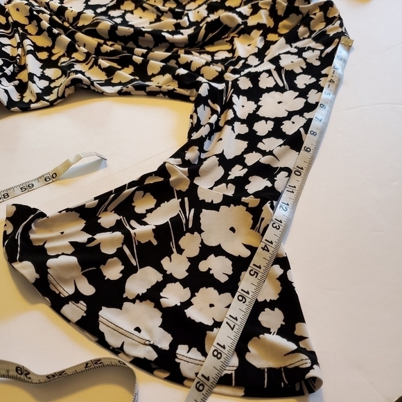 Tommy Hilfiger Black/White Floral Bell Sleeve Dress Sz 12 - Picture 9 of 12